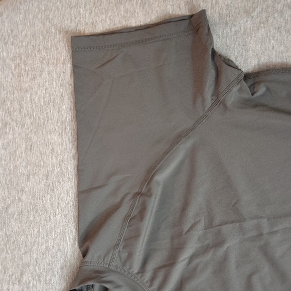 MAISON MISFITS 15 MEN'S UNISEX ATHLETIC SPORTSWEAR ACTIVEWEAR SHORT SLEEVED TOP - Picture 3 of 11